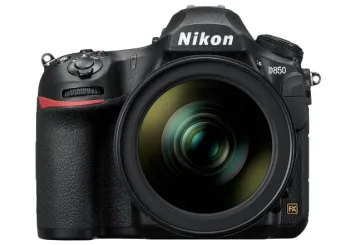 H dSLR Nikon D850 είναι η πρώτη ψηφιακή SLR της εταιρείας εξοπλισμένη με αισθητήρα CMOS back-side illuminated χωρίς low-pass φίλτρο. (φωτό: Nikon)