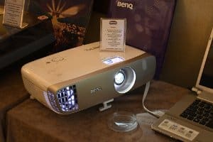 BenQ-W2000 Ήχος Εικόνα Show 2017 report 300px