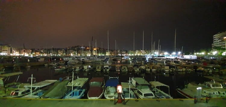 galaxy-s10-plus-ultra-wide-full-screen-night