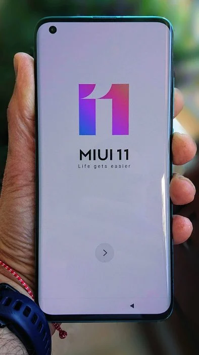 Xiaomi Mi 10 unboxing οθόνη