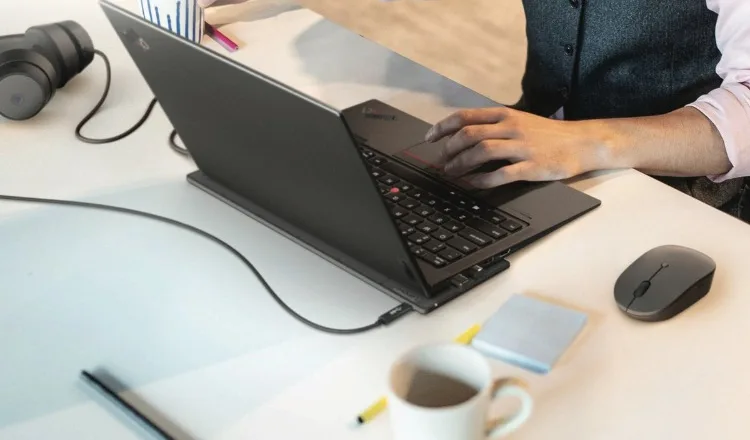 Ασύρματος φορτιστής laptop από την Lenovo