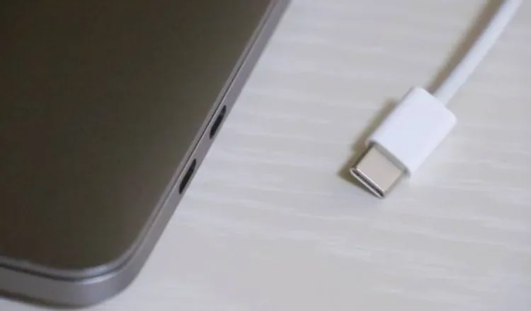 Κάθε smartphone ίσως αποχαιρετήσει τον φορτιστή του από το κουτί μέχρι το 2024