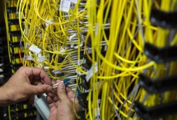 Vodafone: Επιταχύνει την ανάπτυξη δικτύων οπτικών ινών (FTTH) - στόχος περισσότερες από 800.000 συνδέσεις 