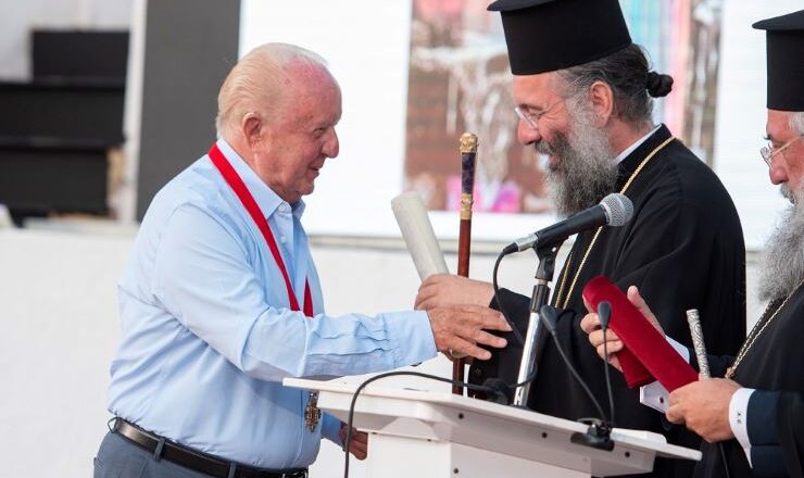 Με την ανώτατη διάκριση της Εκκλησίας της Κρήτης τιμήθηκε ο ιδρυτής της Grecotel