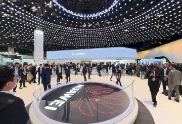 High-end Fashion-Forward Creation of Beauty