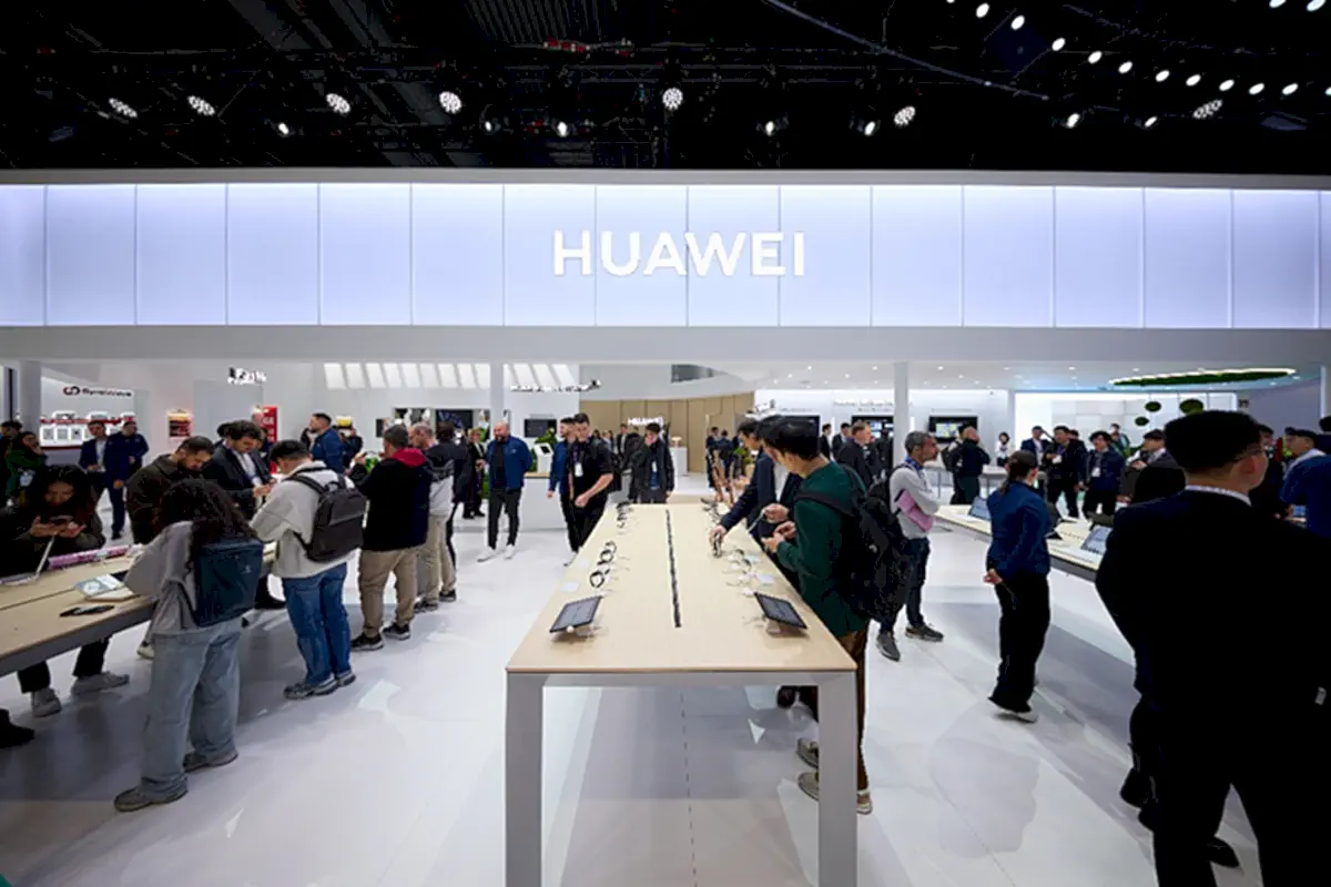 High-end Fashion-Forward Creation of Beauty