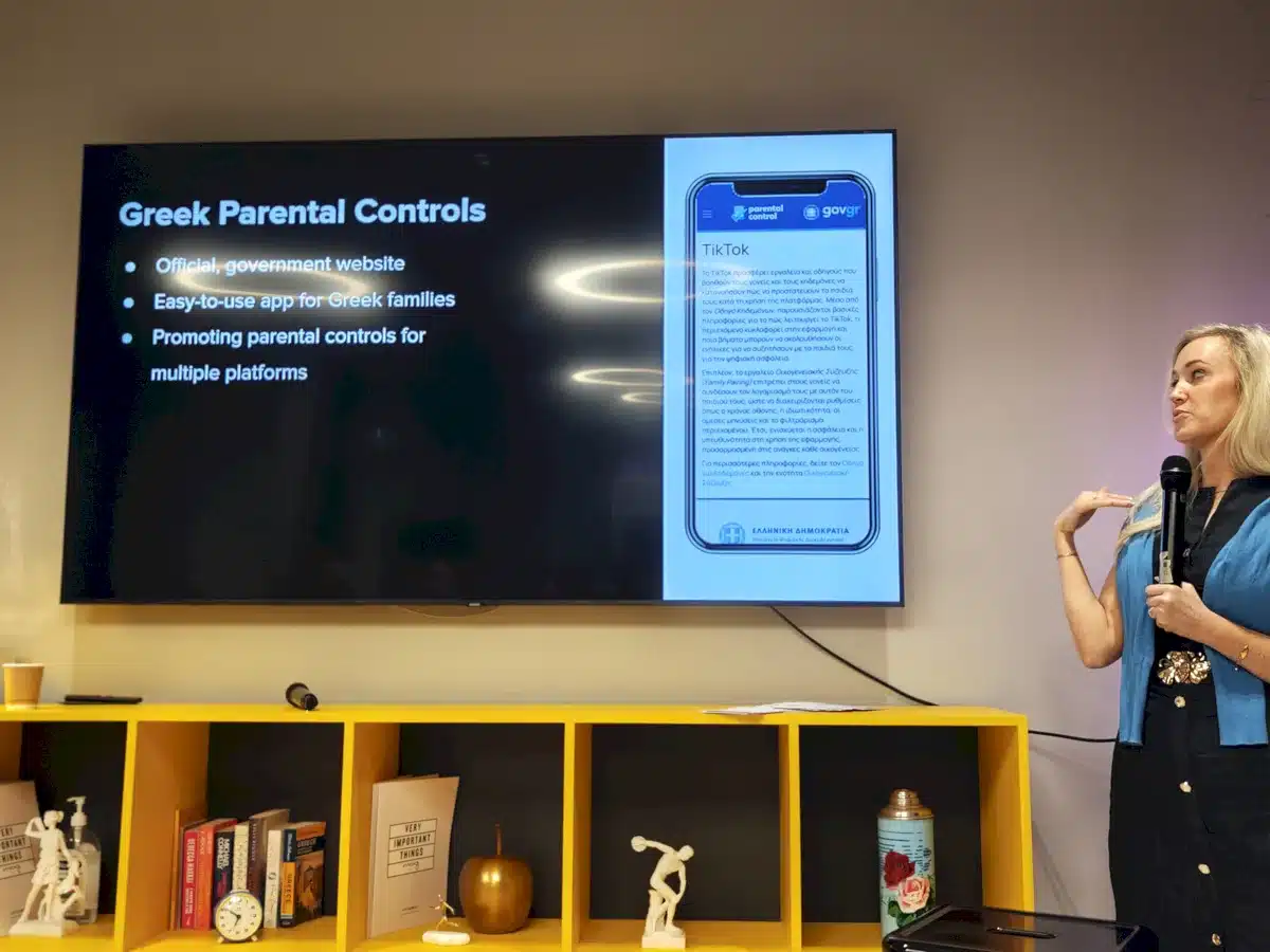 H Jade Nester υπεύθυνη Public Policy, TikTok, Ευρώπη κατά την παρουσίαση του Family Pairing σε Συνέντευξη Τύπου στην Αθήνα