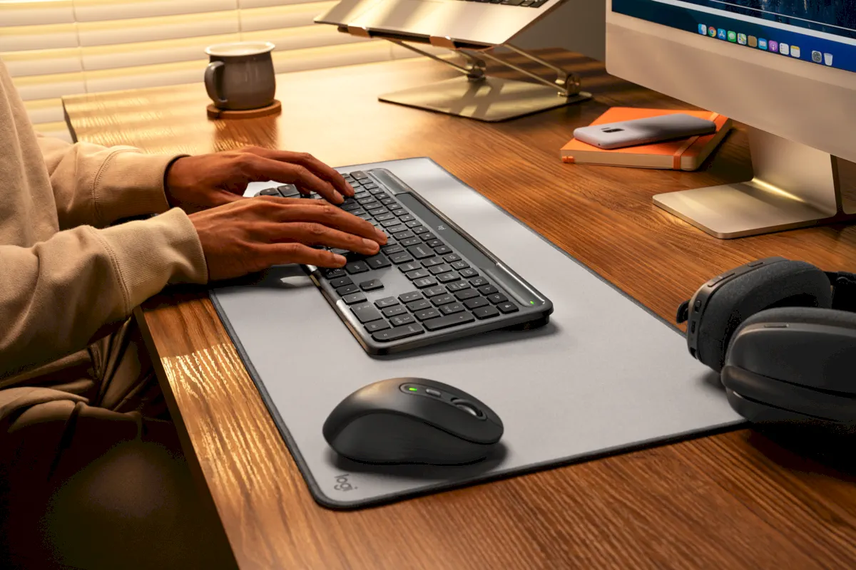 Logitech Signature Slim Solar+ K980