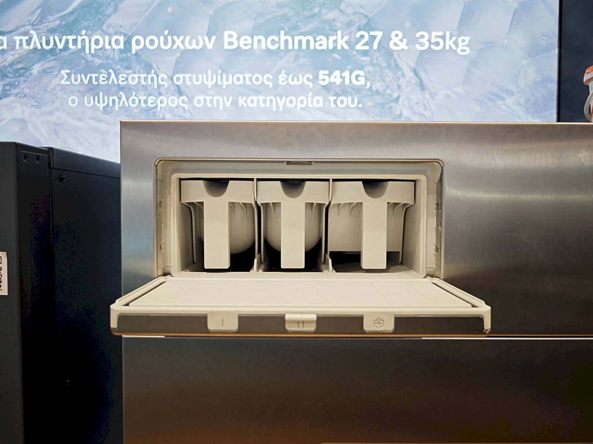 Λεπτομέρεια από το σύστημα πλήρωσης απορρυπαντικού στο PWM 935, photo by Electronicanto at HORECA 2026