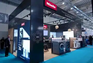 Miele Professional Horeca 2026 by Electronicanto - Αριστερά στο πλάνο, ο κ. Σπύρος Στάθης, Manager BU PRO, Miele Hellas.