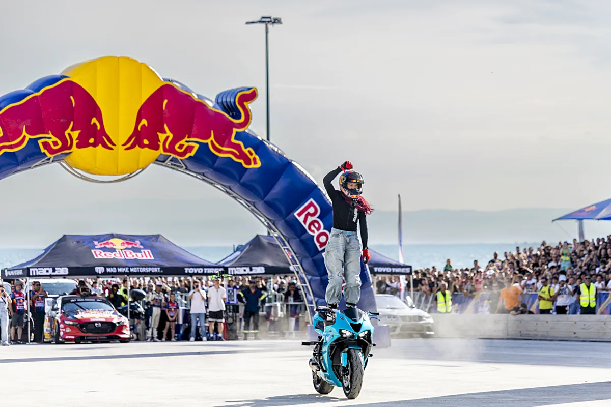 Η stunt rider Sarah Lezito στο Red Bull Mad Mike Tour στη Θεσσαλονίκη [Alex Grymanis]