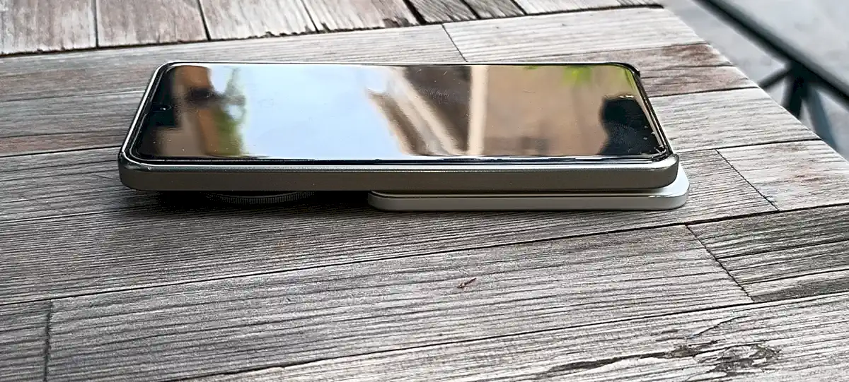 Xiaomi UltraThin Magnetic Power Bank 5000 15W review by Electronicanto - charging wirelessly the Xiaomi 14 Ultra