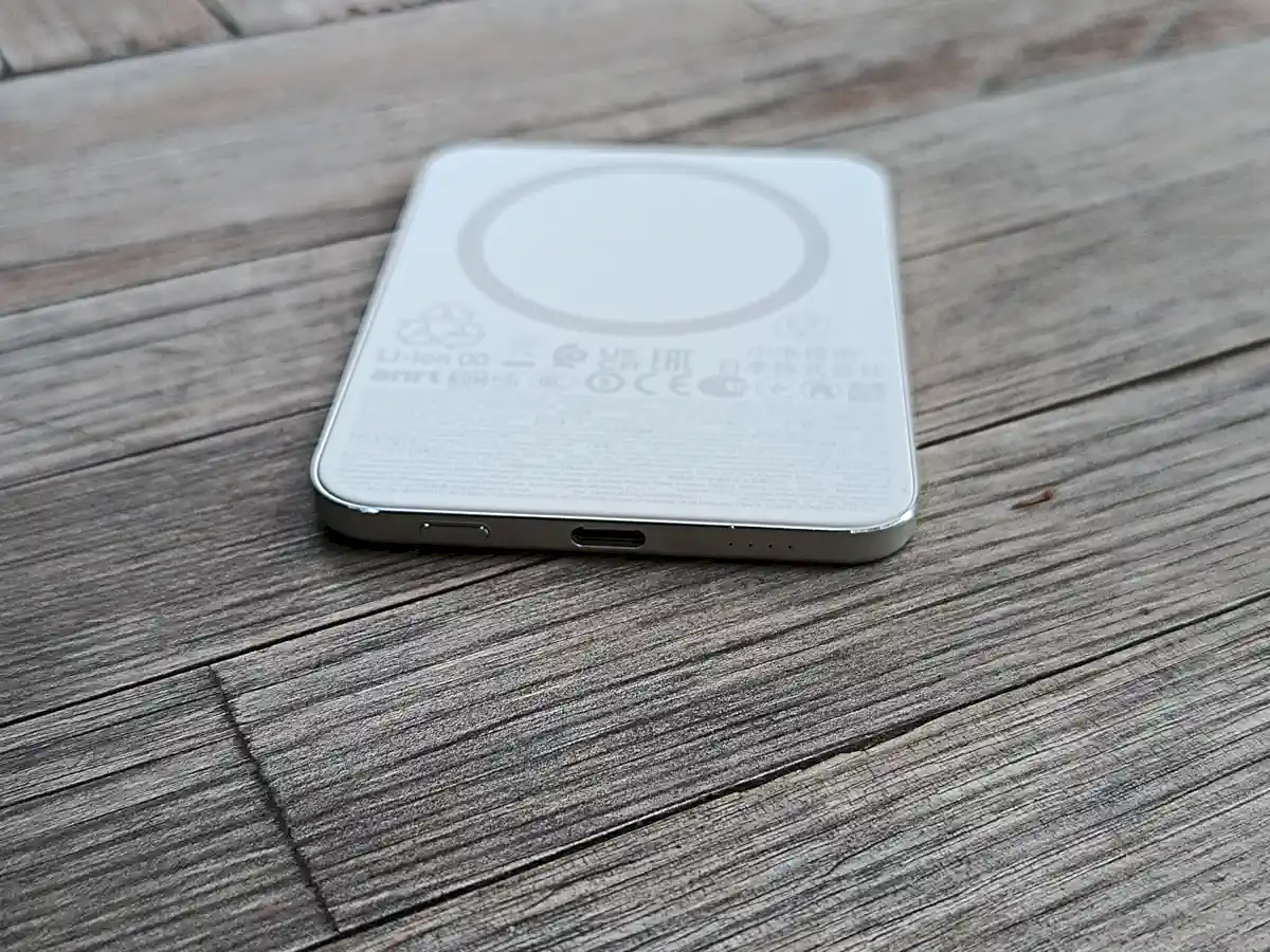 Xiaomi UltraThin Magnetic Power Bank 5000 15W review by Electronicanto